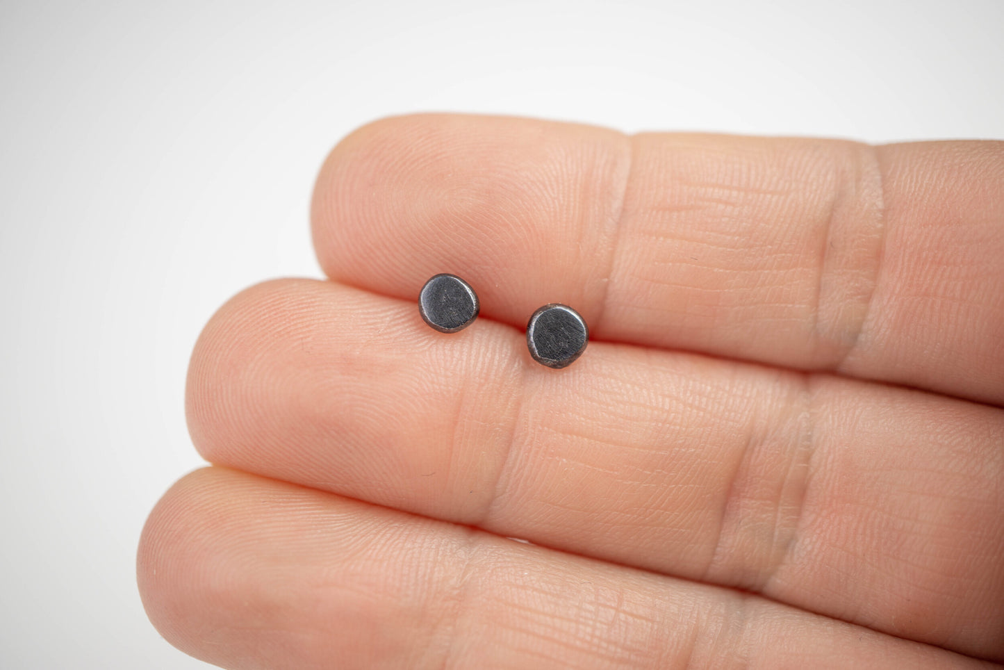 Flat dots øredobber