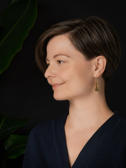 Magnolia classic earrings in brass