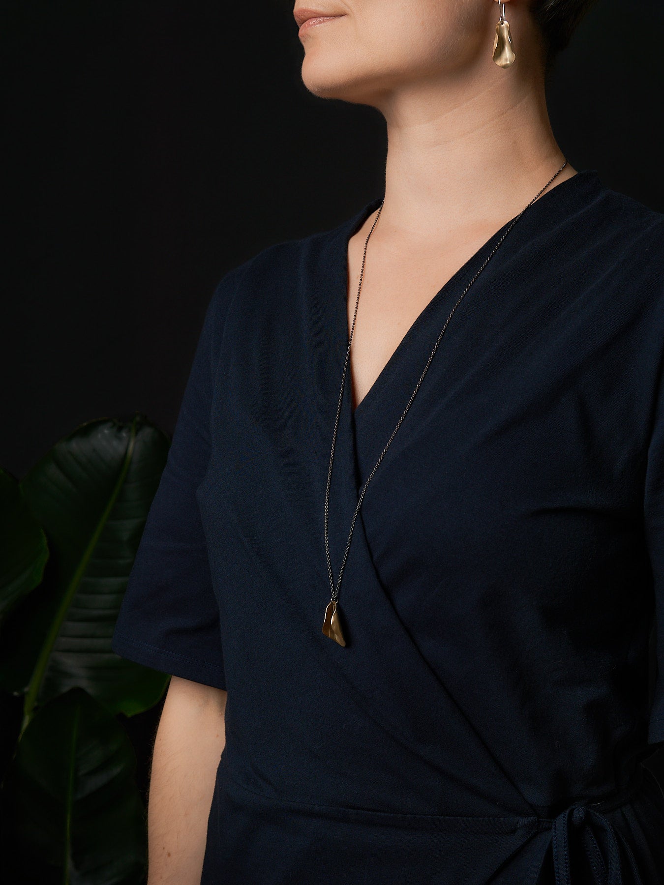 Magnolia classic necklace in brass
