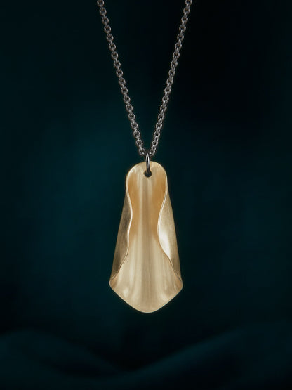 Magnolia classic necklace in brass