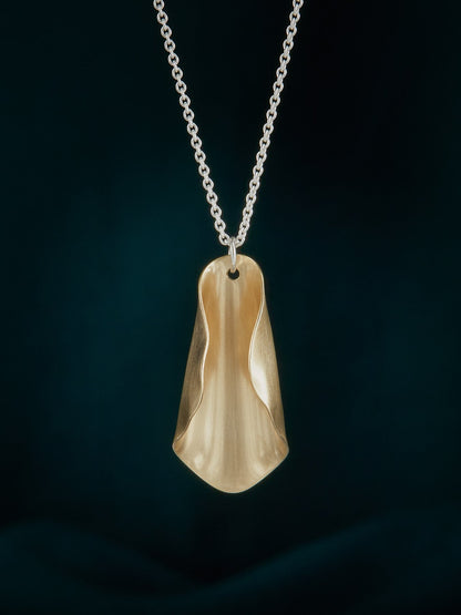 Magnolia classic necklace in brass