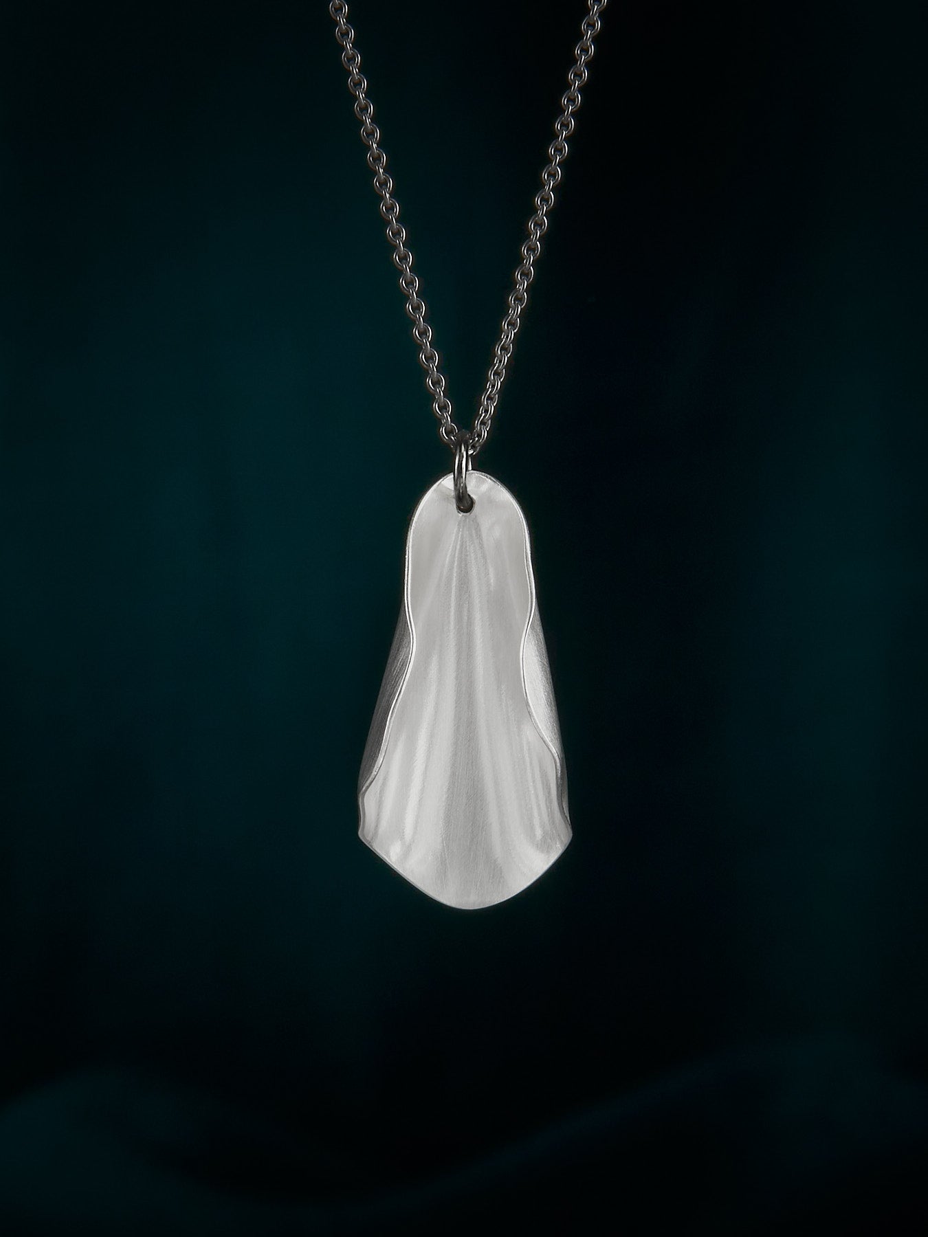 Magnolia classic necklace in silver