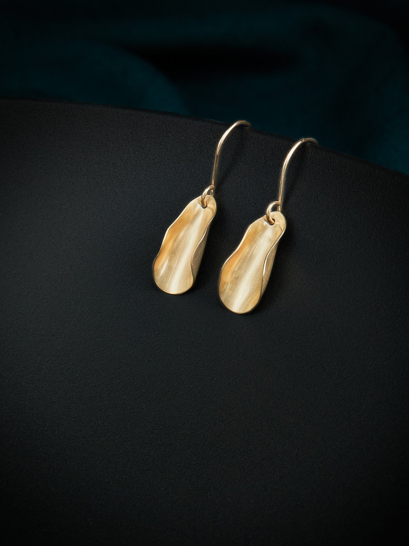 Magnolia petite earrings in brass