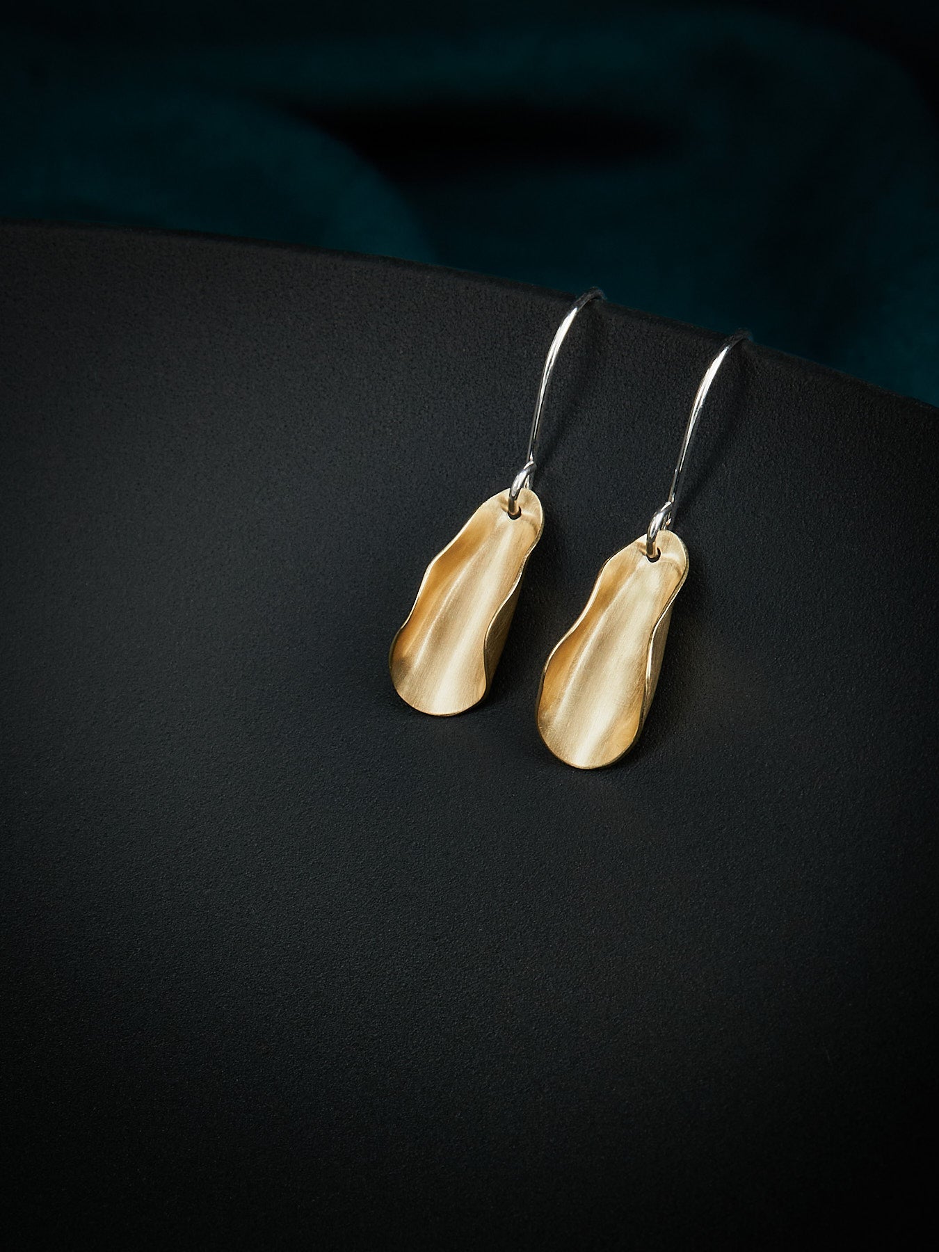 Magnolia petite earrings in brass