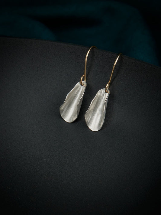 Magnolia petite earrings in silver