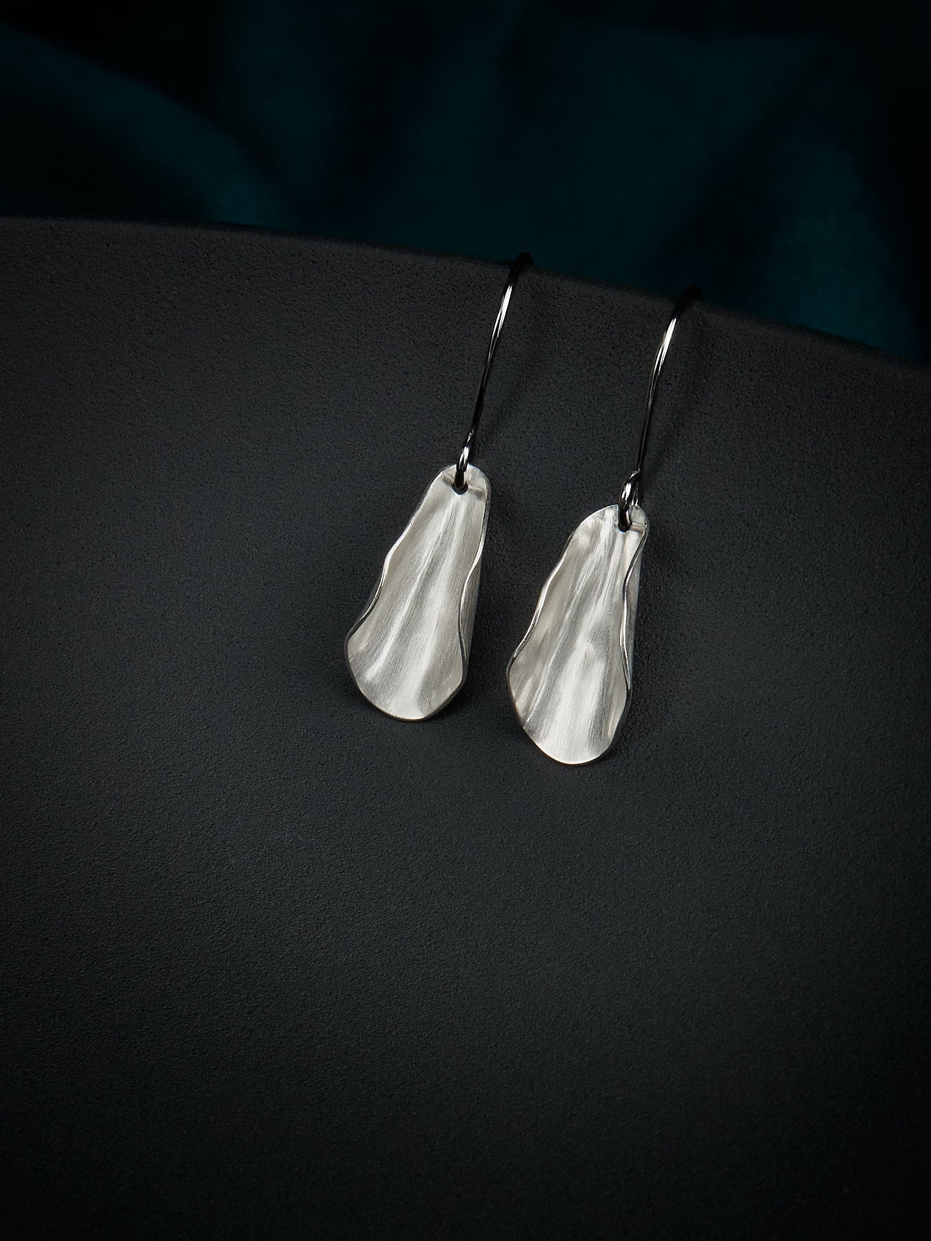 Magnolia petite earrings in silver