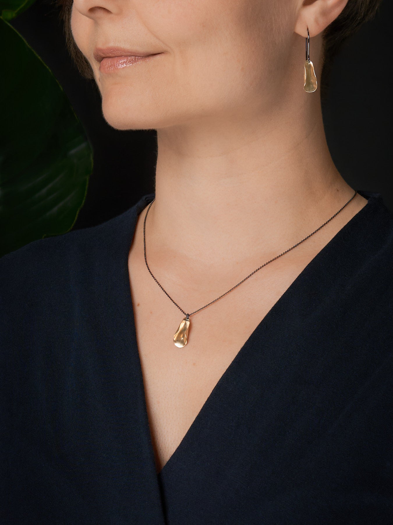 Magnolia petite necklace in brass
