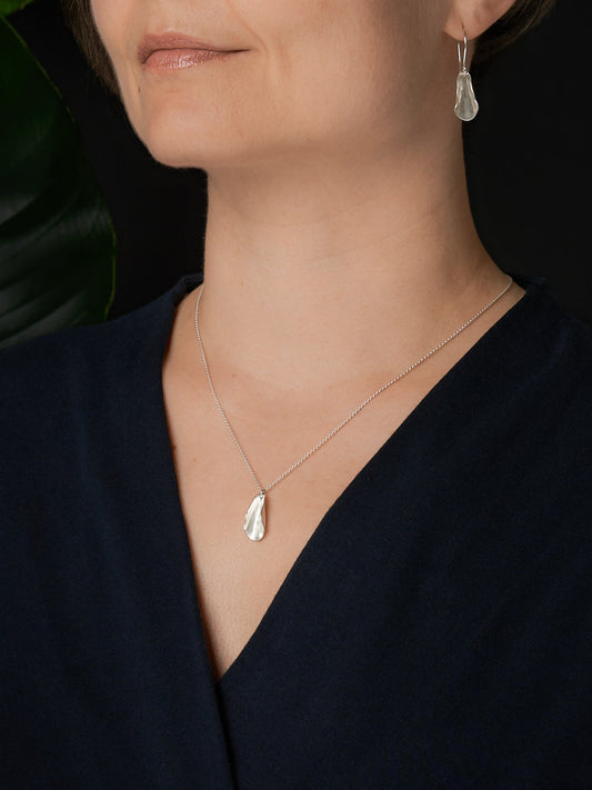 Magnolia petite necklace in silver