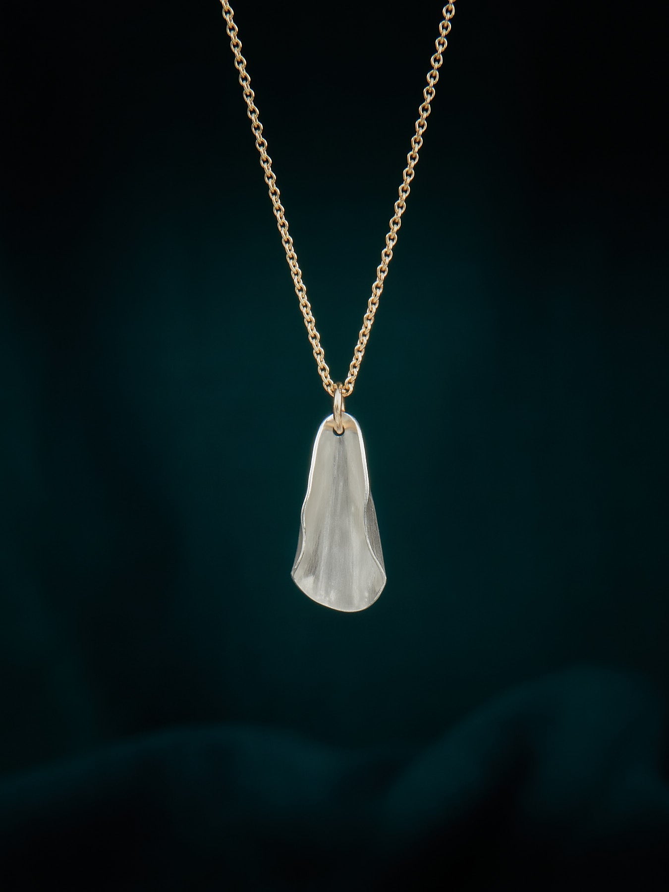 Magnolia petite necklace in silver