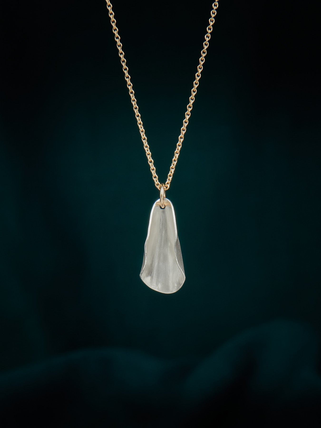 Magnolia petite necklace in silver