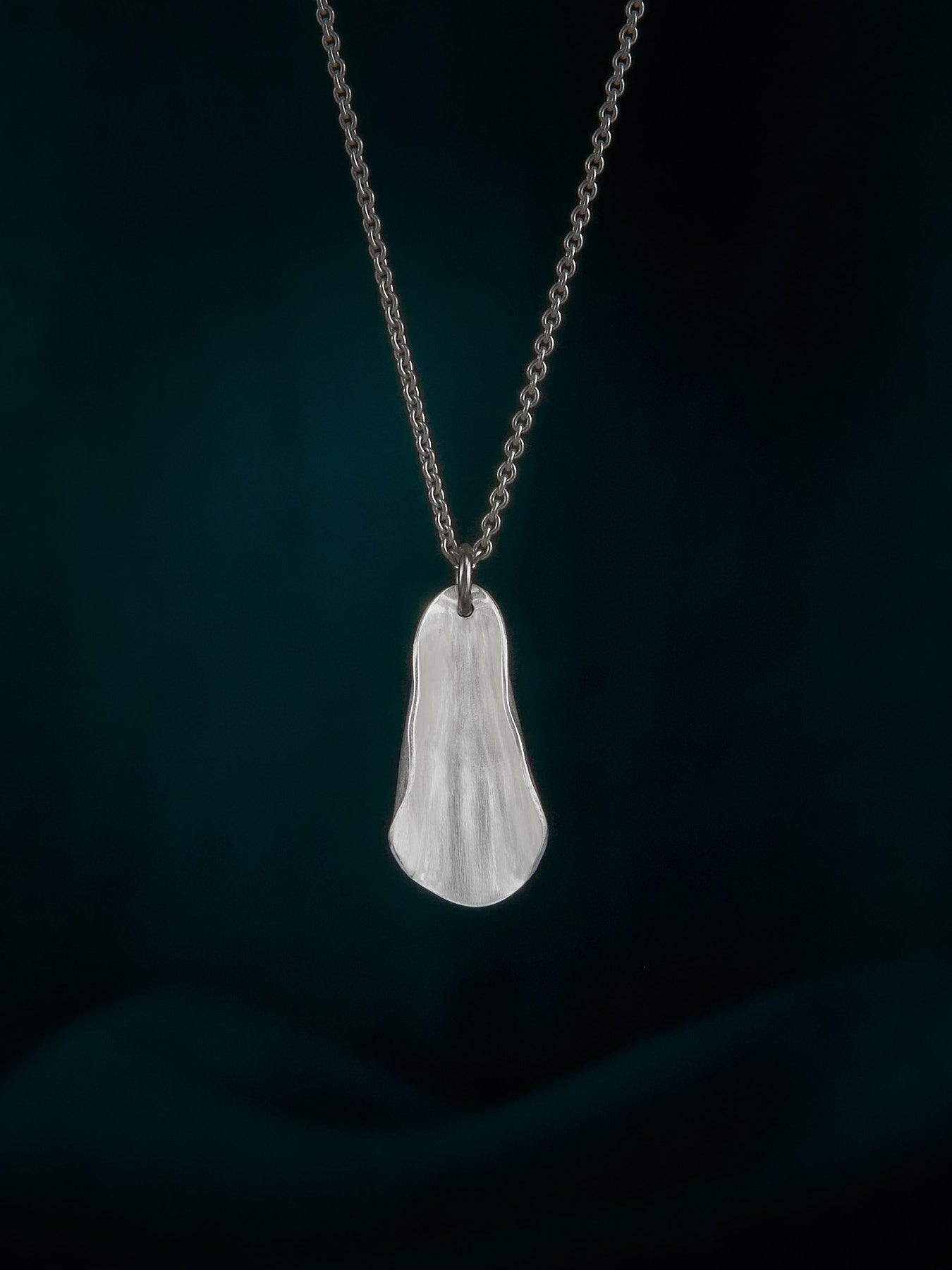 Magnolia petite necklace in silver