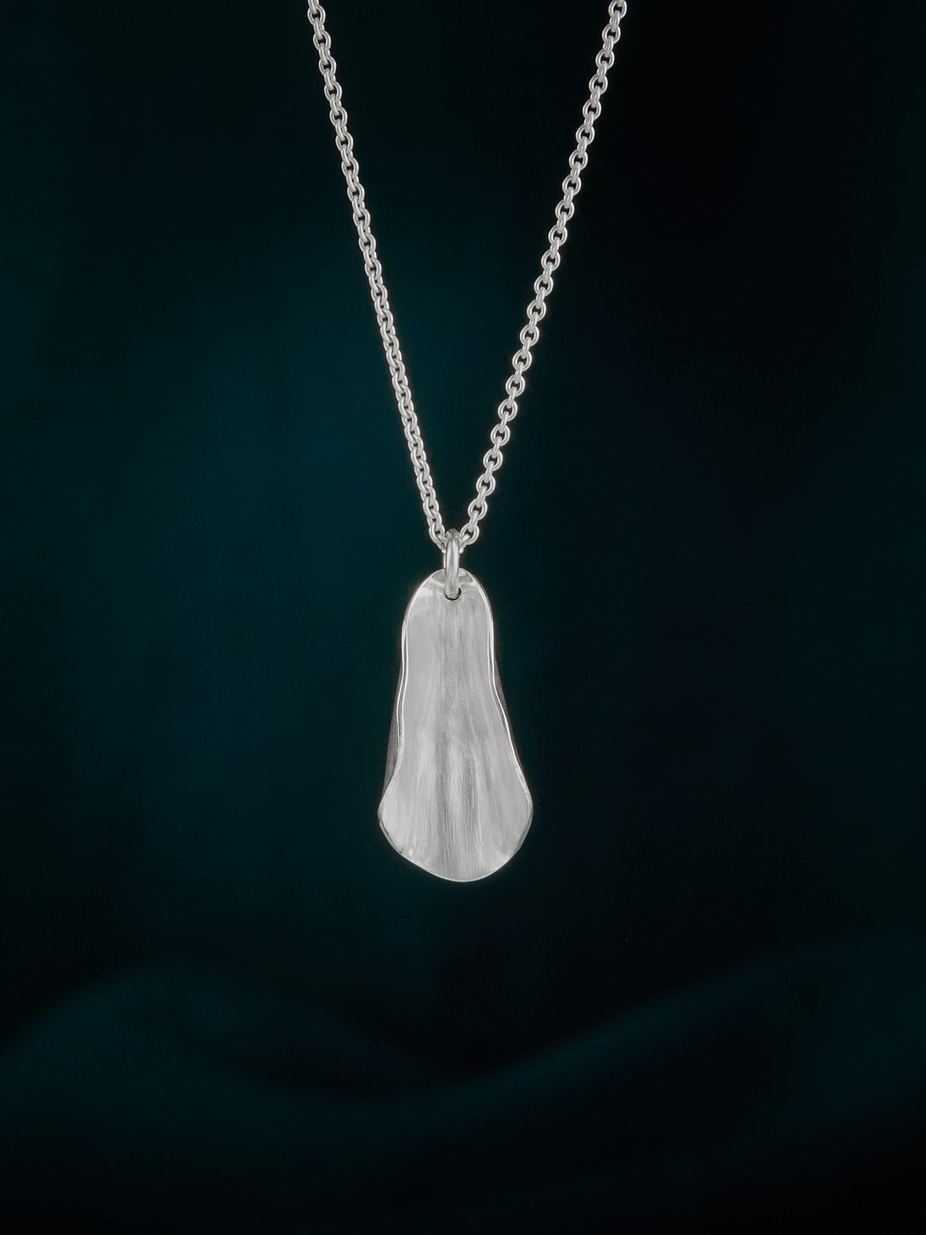 Magnolia petite necklace in silver
