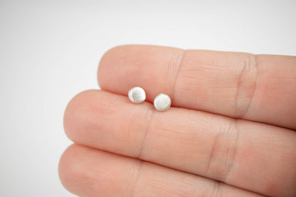 Flat dots øredobber